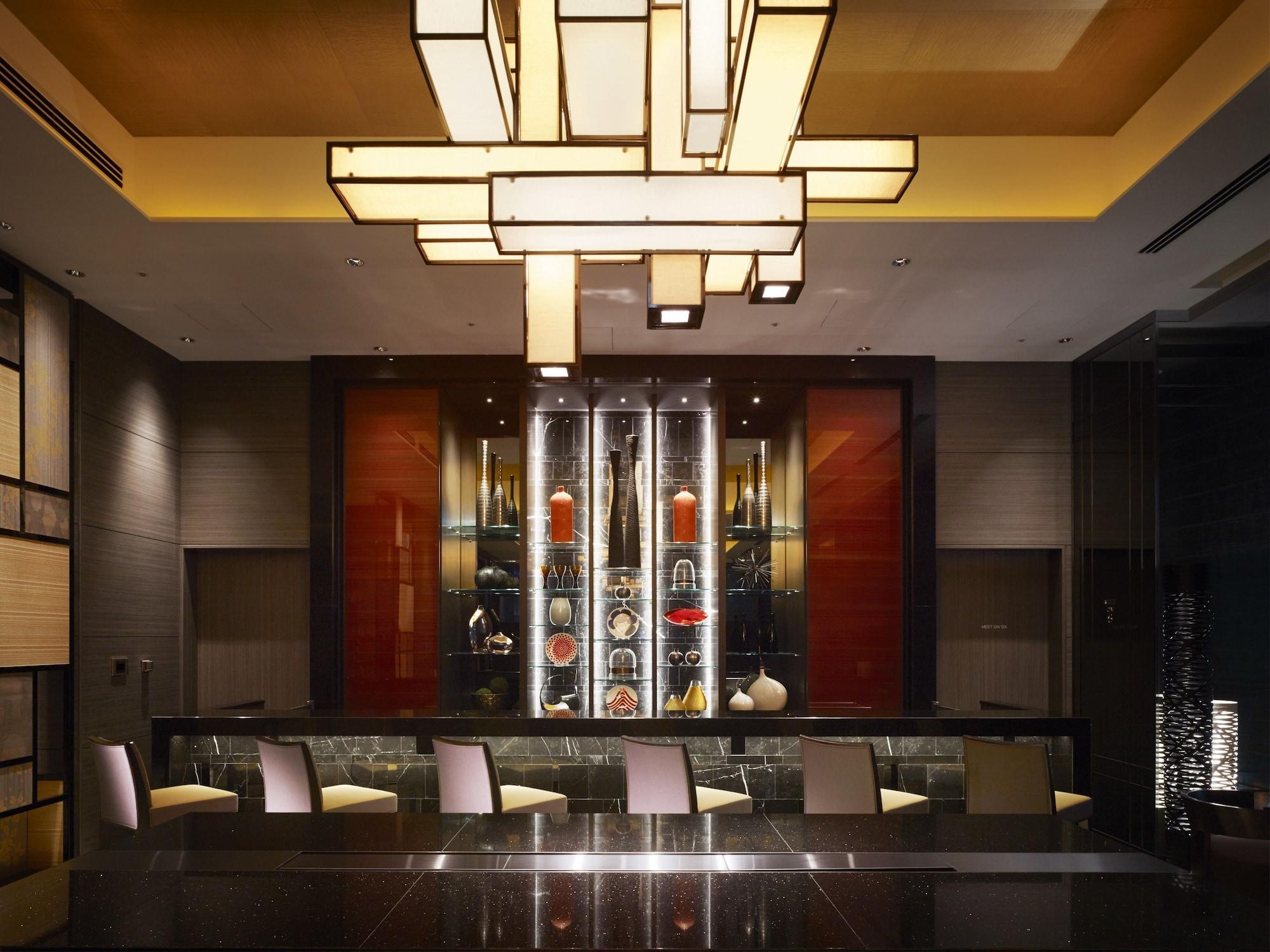 Hotel Oakwood Premier Prefektura Tokio Exteriér fotografie The bar at the lobby