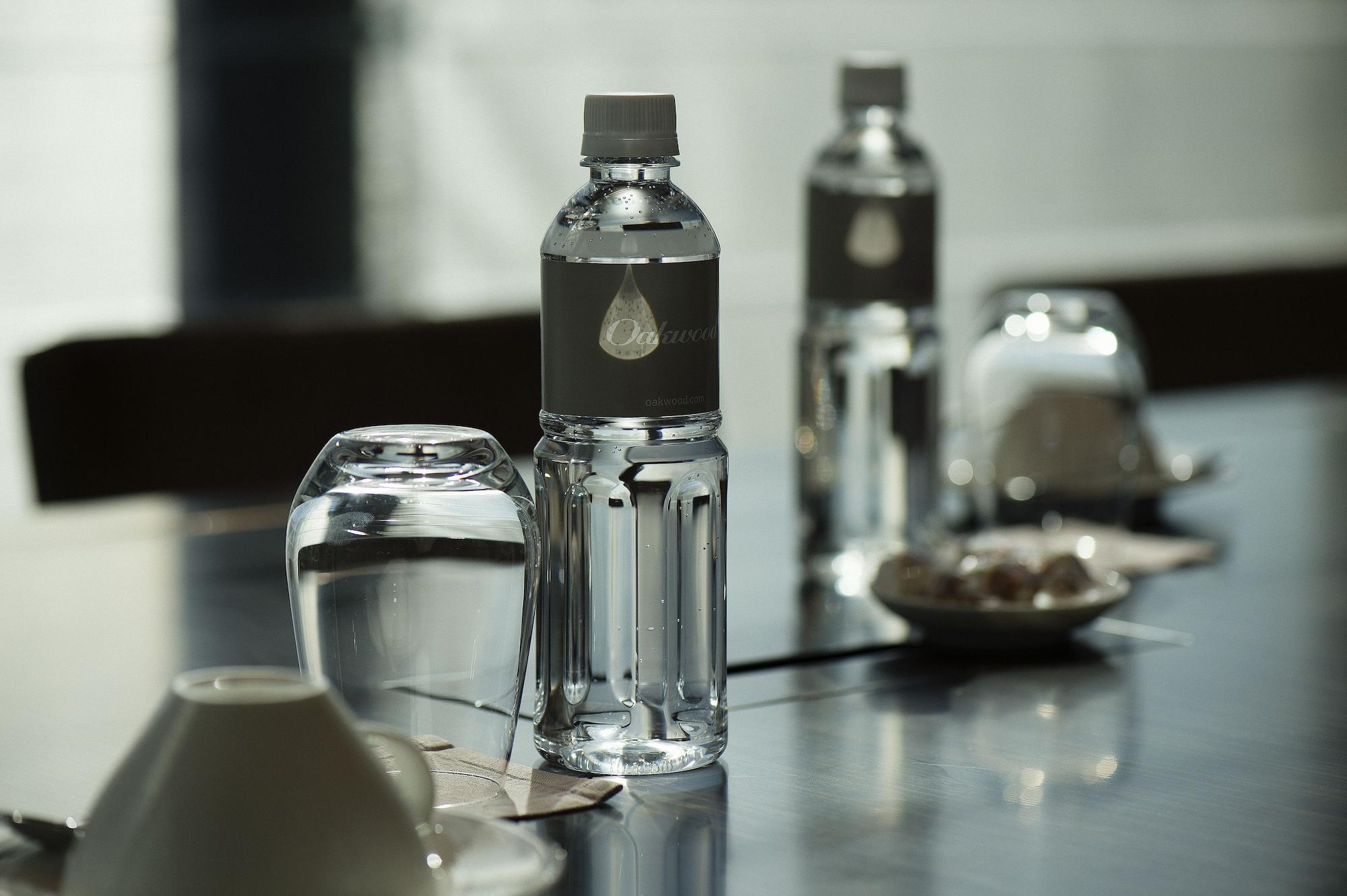 Hotel Oakwood Premier Prefektura Tokio Exteriér fotografie A bottle of water